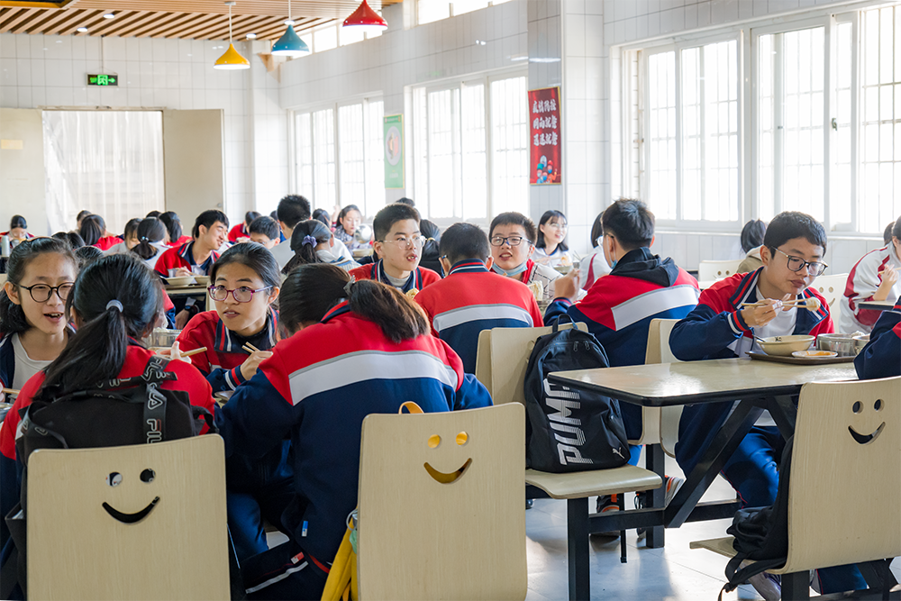 学校食堂承包，满足学生味蕾，助力校园文化.png